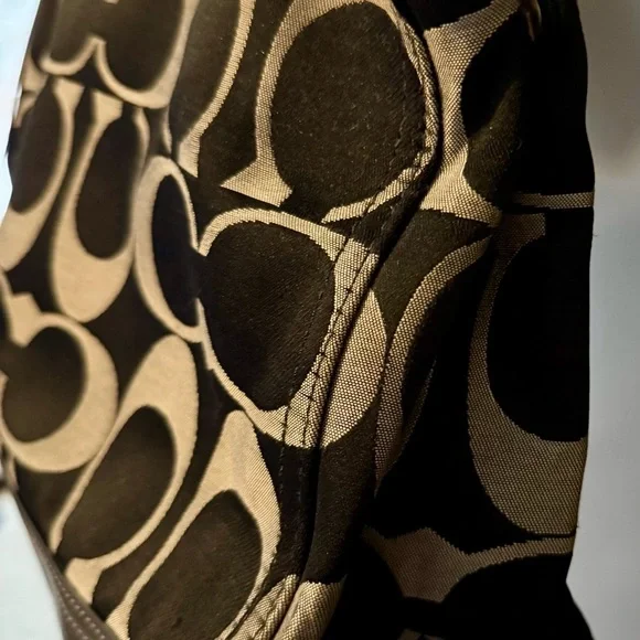 Coach Black and Cream Women's Shoulder Bag - Picture 5 of 16